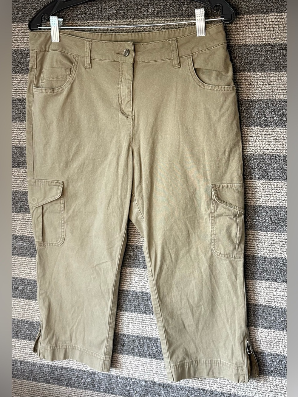 Chlorophylle Women’s Olive Green Cargo Capri Pants Size 10 EUC
